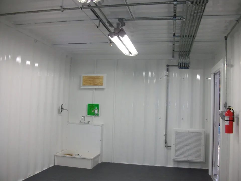 Finished C1D1 extraction lab interior with FRP walls and LED lighting