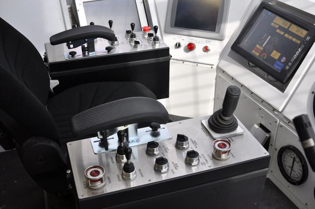 Driller chair and operator controls