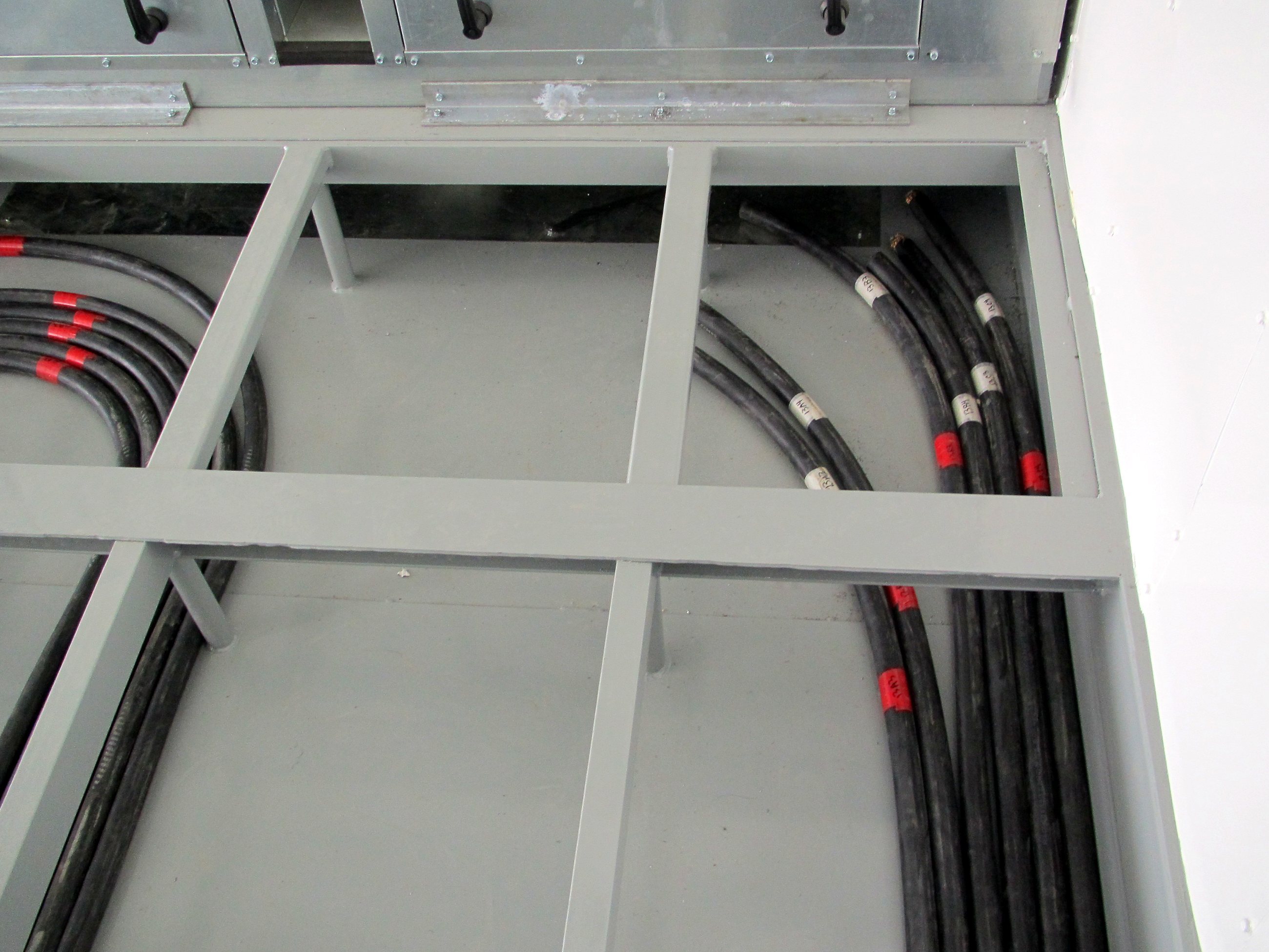 Power cables routed within the structural floor of an ETSCO powerhouse